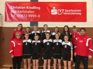 Hinten von links nach rechts: Leena Gerland, Lotta Przyludzki, Finja Nückel, Kim Köster, Larissa Pape, Vanessa Thies, Marie Götze. Vorne von links nach rechts: Marieta Sonntag (Trainerin), Jette Knochenmuß, Anna Werner, Mabel Leibecke, Sandra Epler, Hanna Marie Hartig, Andreas Przyludzki (Trainer) Es fehlen: Nele Burghardt und Luisa Weißgerber.